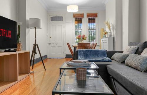 Surry Hills Apartment | 2 Bedroom House Surry Hills Good for 6 Guests
