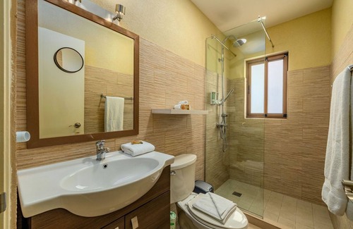 Modanza House | 2 Bedroom House w/ Pool & BBQ in Central Location