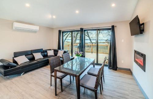 Harwood House | 2-bedroom Lake Front Cottage in Harwood ON #5