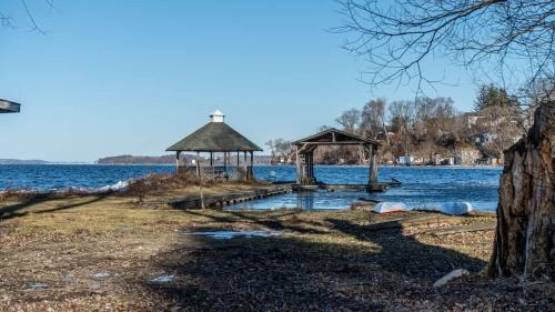 Harwood House | 2-bedroom Lake Front Cottage in Harwood ON #5