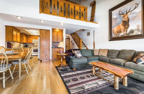 Truckee Condo | 2-bedroom lakefront condo overlooking Donner Lake and beach.