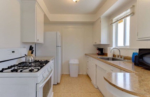 Rampart Village House | 2 Bedroom Mid-Wilshire Charmer close to Downtown