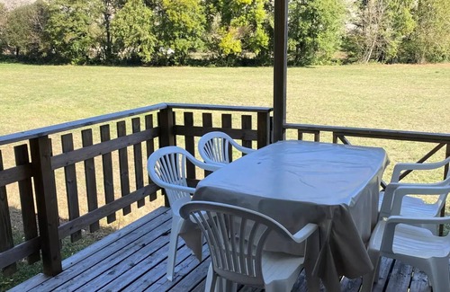 Saint-Pompont House | 2-bedroom mobile home - semi-covered terrace sleeps 5