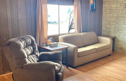 Lyman House | 2-bedroom mobile home in small town Lyman with WiFi. Plenty of parking.