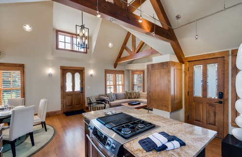 Historic District House | 2 Bedroom - Mountain Contemporary - Great Location Walking Distance to Downtown