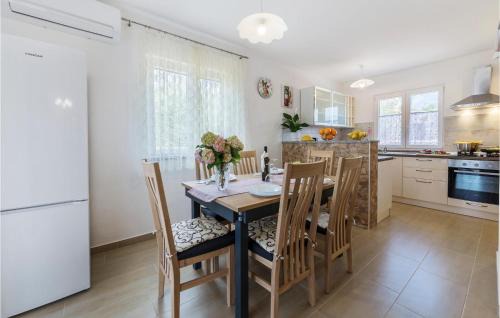 Peruski House | 2 Bedroom Nice Home In Krnica