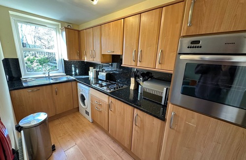 Old Town Apartment | 2 bedroom property with a fantastic view of Edinburgh Castle in the heart of the Old Town