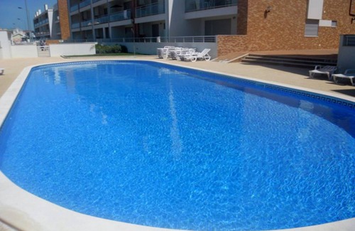Sao Martinho do Porto Apartment | 2 Bedroom ground floor apartment with private terrace and BBQ. Sleeps 6