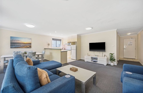 Mid North Coast Waterfront Apartment | 2 bedroom Resort Style accommodation across from Flynns Beach