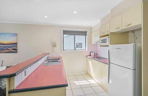 Mid North Coast Waterfront Apartment | 2 bedroom Resort Style accommodation across from Flynns Beach