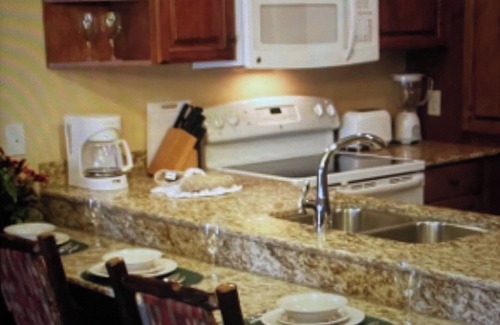 Gatlinburg Resort | 2-bedroom resort in charming Gatlinburg with WiFi, AC