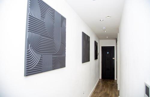 Uxbridge North Apartment | 2 Bedroom serviced Apartment Uxbridge Free Parking