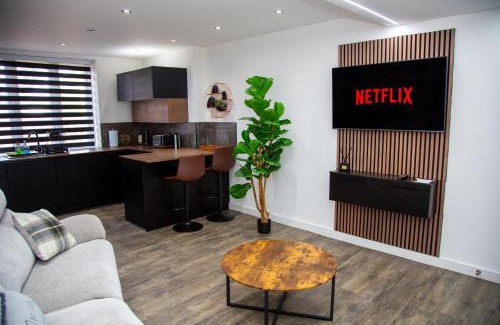Uxbridge North Apartment | 2 Bedroom serviced Apartment Uxbridge Free Parking