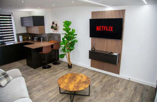 Uxbridge North Apartment | 2 Bedroom serviced Apartment Uxbridge Free Parking