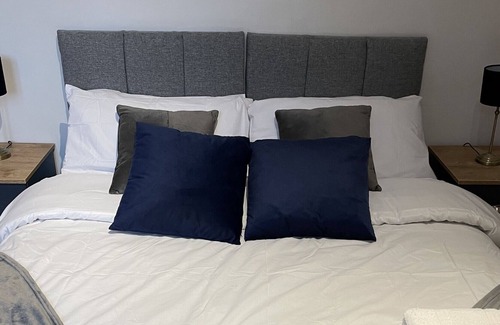 Twickenham Riverside Apartment | 2 bedroom spacious apartment near Richmond