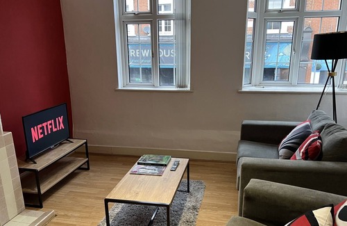 Twickenham Riverside Apartment | 2 bedroom spacious apartment near Richmond