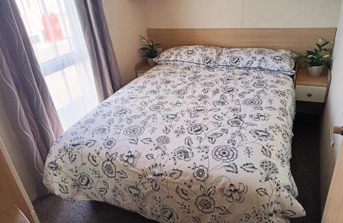 Gwespyr House | 2 Bedroom Static Caravan C3 on quiet park near Talacre and Prestatyn - Pet Friendly