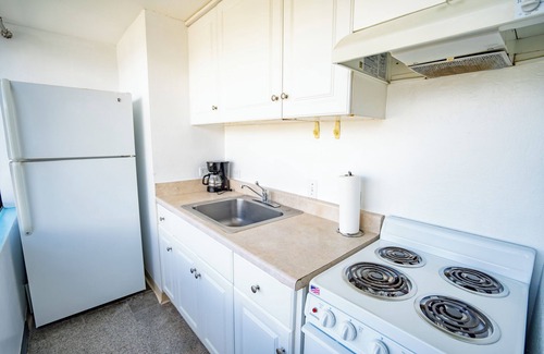 Waikiki Apartment | 2-bedroom studio Family 4 person in terrific HonoluluNear Waikiki AlaMoanaGreen