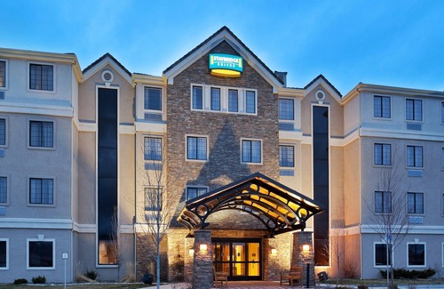 Reno/Tahoe Airport Condo | 2 Bedroom Suite | Complimentary Breakfast + Shared Pool & Hot Tub! Great for Business Travelers