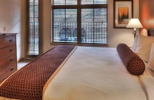 Four O'Clock Resort | 2 Bedroom Suite Grand Timber Lodge Resort & Spa