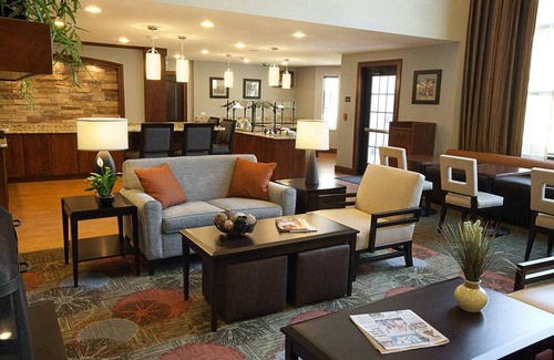 Rossford Condo | 2 Bedroom Suite Near Toledo | Relaxing Retreat with Shared Indoor Pool + Free Breakfast!