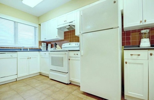 Jamestown House | 2-bedroom townhome in enjoyable Jamestown on the Bay