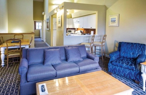 Jamestown House | 2-bedroom townhome in enjoyable Jamestown on the Bay