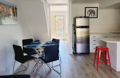 Prospect House | 2 Bedroom Townhouse in Prospect⚫ Spacious and 10 mins to the CBD!