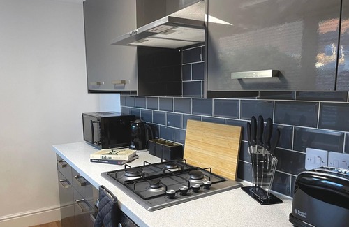 Lincoln House | 2 Bedroom Victorian Townhouse | Free Parking