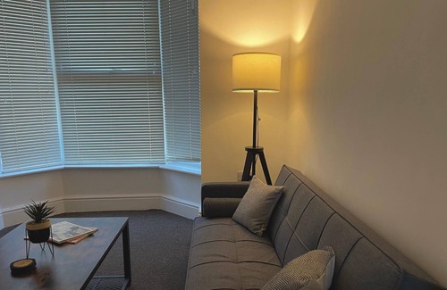 Lincoln House | 2 Bedroom Victorian Townhouse | Free Parking