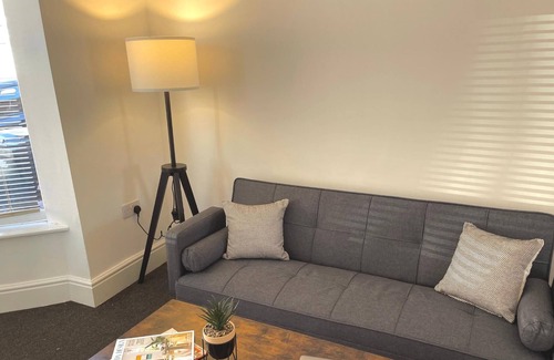 Lincoln House | 2 Bedroom Victorian Townhouse | Free Parking