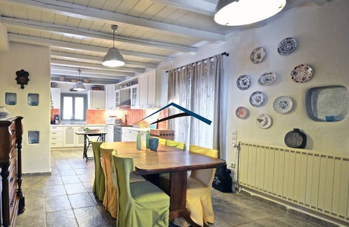 Kea Villa | 2 bedroom villa with a large swimming pool 10 minutes by car from Spathi beach