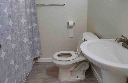 Central Oklahoma City Apartment | 2 bedroom with fenced yard near the ZOO