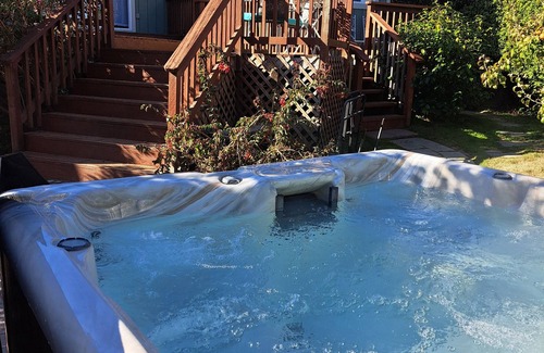 Humboldt Hill House | 2 bedroom with private hot tub, I studio with private hot tub separate units.
