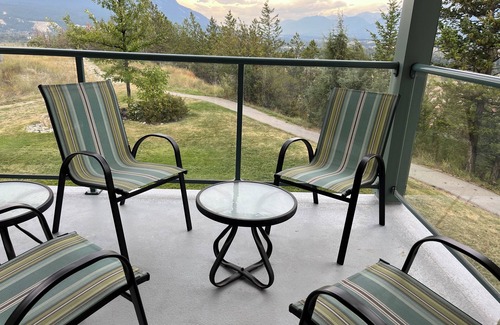 East Kootenay Condo | 2 Bedrooms & 2 Bathrooms | End Unit | Great West Facing View | Hot Tub and Pool