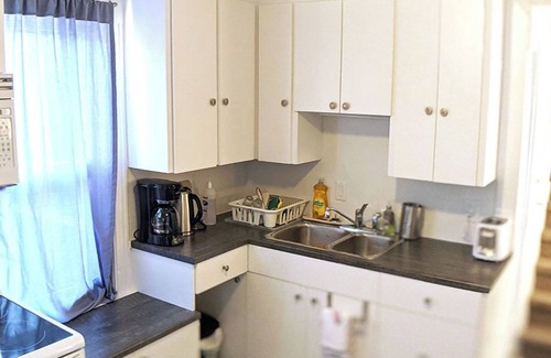 North Bay Apartment | 2 BEDROOMS + DEN, 3 mins walk from downtown and the lake