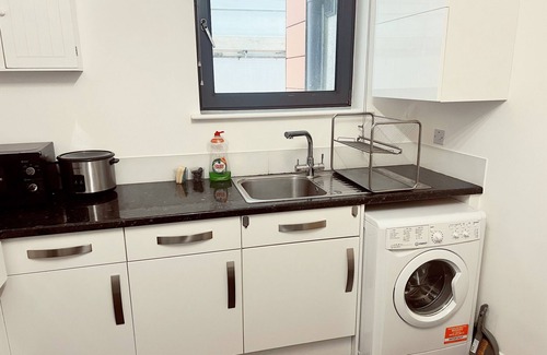 Sutton Central Apartment | 2 bedrooms flat @ London Sutton Station Zone 5