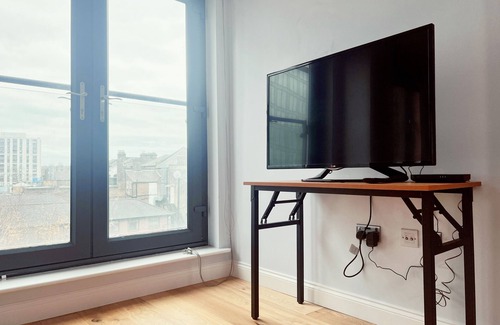 Sutton Central Apartment | 2 bedrooms flat @ London Sutton Station Zone 5