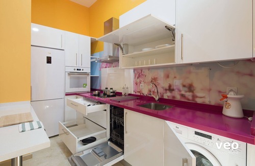 Alameda Apartment | 2 bedrooms for up to four people