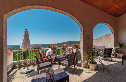 Montpezat Apartment | 2 Bedrooms + Sleeping Area Classic 2 Adults and 1 Child Terrace
