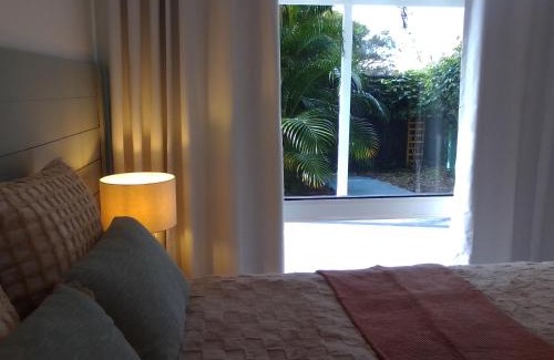 Long Jetty House | 2 bedrooms private bathroom 2 queen beds own entry