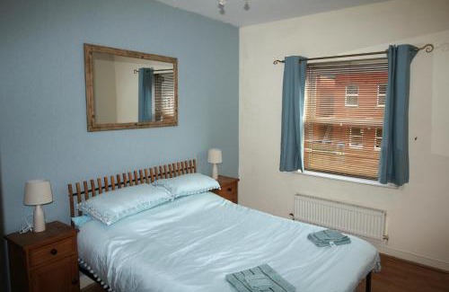 Doncaster Apartment | 2 Bedrooms & Sofa Bed - Balcony - Parking - Lift Access - Very Quiet Location