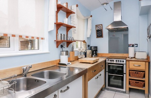 Backbarrow Cottage | 2 BENS ROW, pet friendly, character holiday cottage in Backbarrow