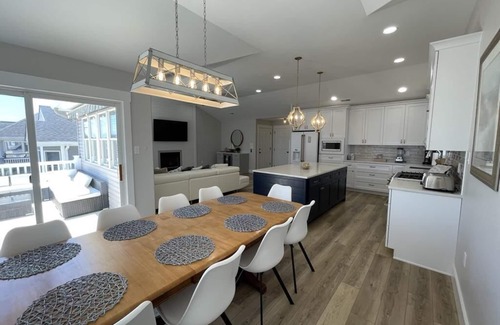 South End Condo | 2 Blocks from the beach! Sleeps 10! Book today!