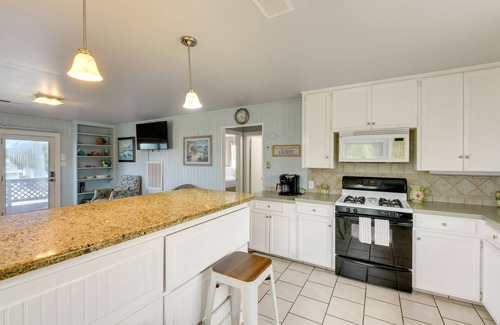 Fulton House | 2 Blocks to Bay: ‘Misty Harbor’ Rockport Home