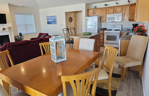 Wildwood Condo | 2 blocks to beach and boardwalk!