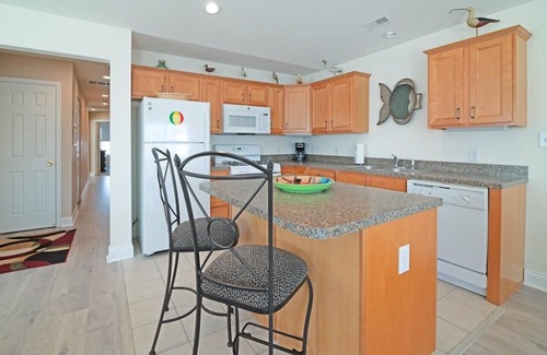 Wildwood Condo | 2 blocks to beach and boardwalk!