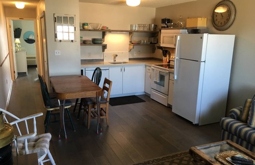 North End Condo | 2 Blocks To Boards/Beach And Shopping, Pool on premisis