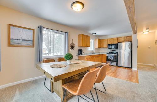 Higgins Lake House | 2 Blocks to Higgins Lake Family-Friendly Home