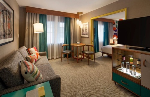 Venice Hotel | 2 Boardwalk King Suite at The Kinney Venice Beach!